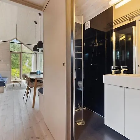 Tiny Mountain Ii * Странда